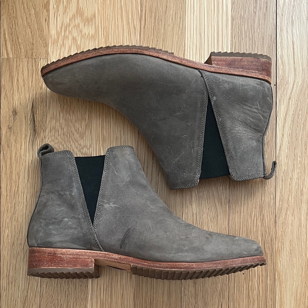 Gray Nisolo Chelsea Boots